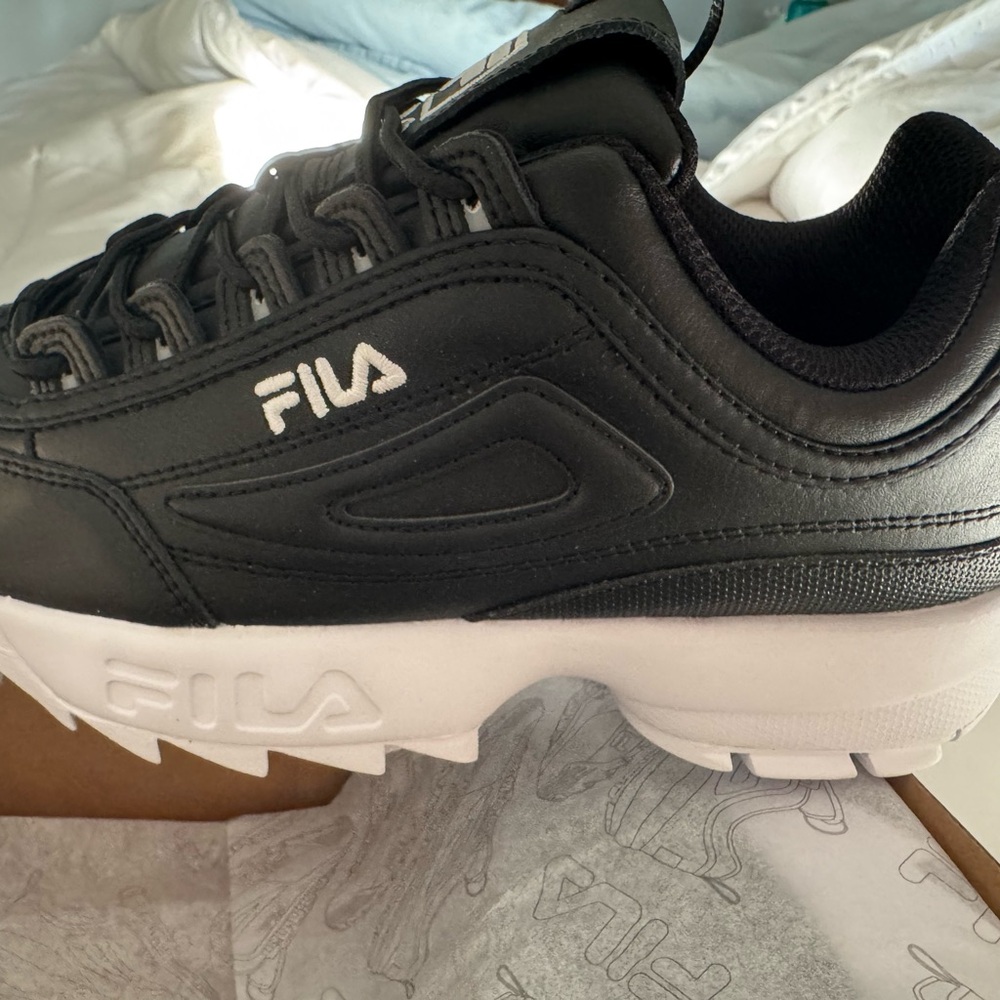 Fila Black and White Size 8 Chunky Platform Sneaker